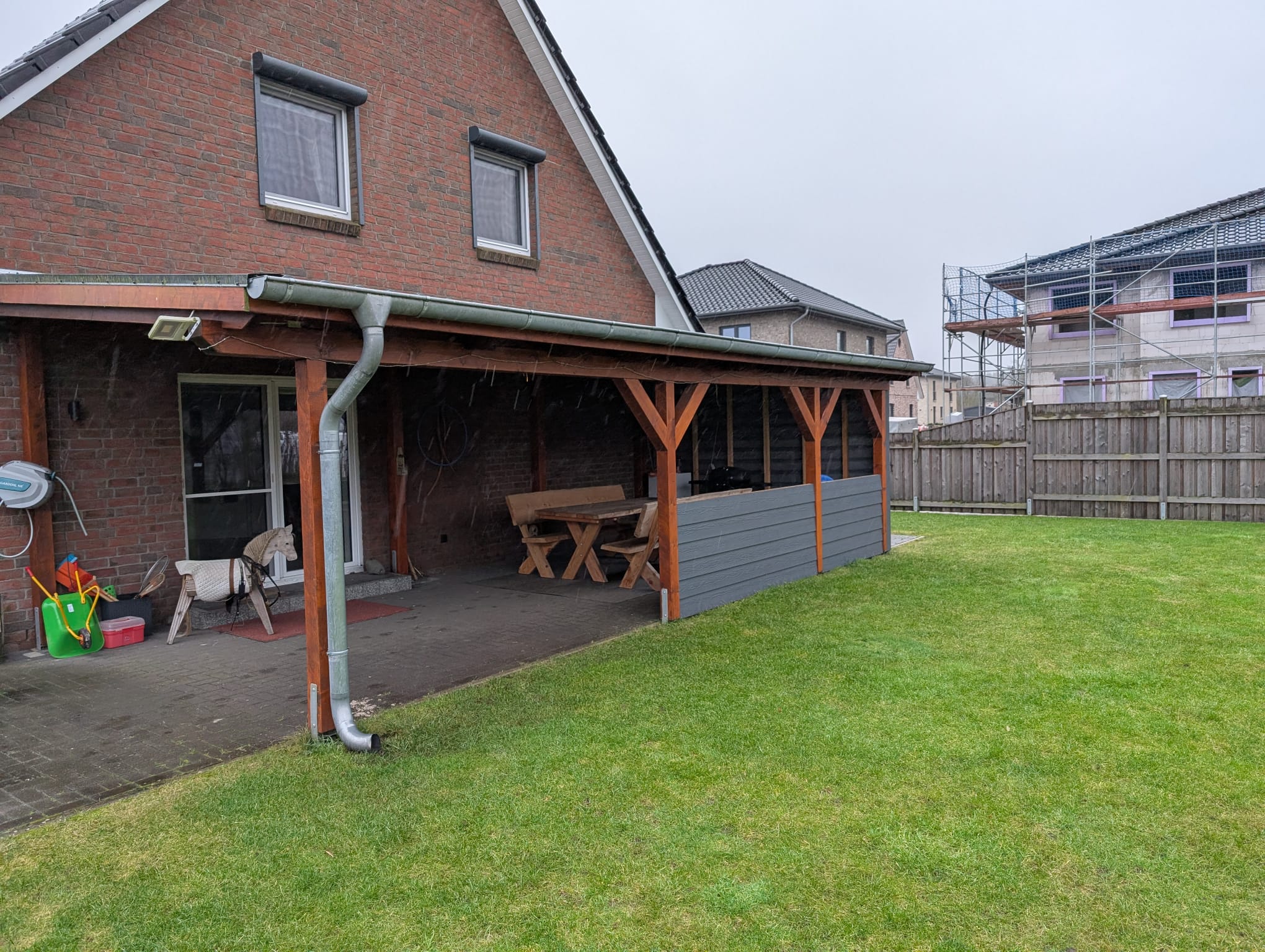 Terrassenüberdachung mit Pfannenblech