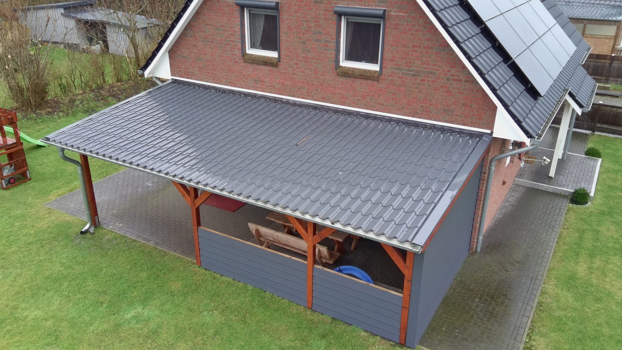 Terrassenüberdachung mit Pfannenblech